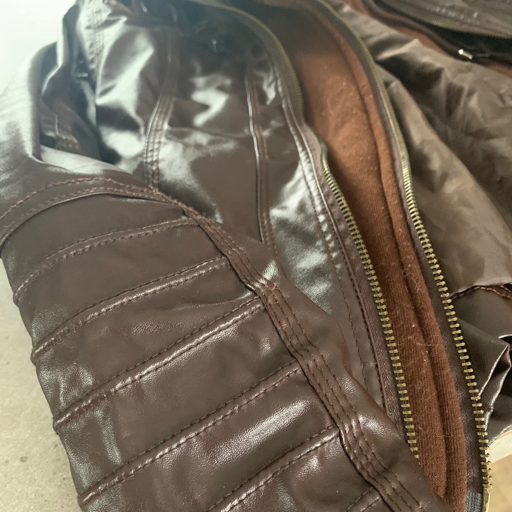 Leather jacket - Picture 2 of 3